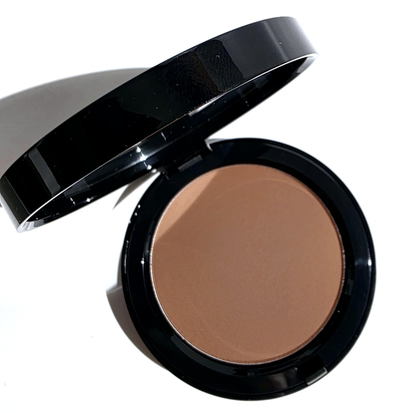 Bobbi Brown Bronzing Powder Deep New - Picture 1 of 3